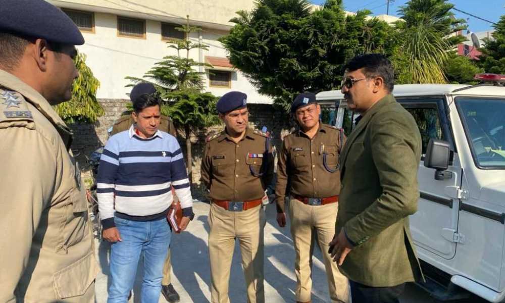 नकल माफियाओं पर दून पुलिस की सर्जिकल स्ट्राइक, ऑनलाइन परीक्षा में नकल कराने वाले गिरोह का किया भंडाफोड