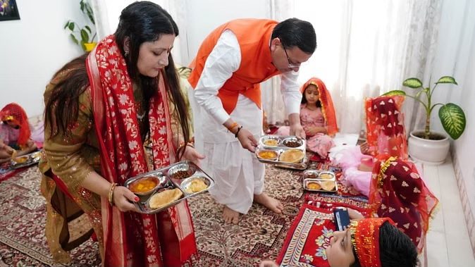 मुख्यमंत्री धामी ने सीएम आवास पर किया कन्या पूजन