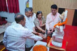 एसजीआरआर विश्वविद्यालय ने स्वच्छता कर्मचारियों के योगदान को सराहा, देहरादून मेयर सौरभ थपलियाल ने बतौर मुख्य अतिथि कार्यक्रम में शिरकत की