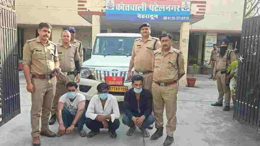 नकली पिस्टल का प्रदर्शन करने वालों की दून पुलिस ने उतारी खुमारी, 3 अभियुक्तों को दून पुलिस ने शान्ति भंग में किया गिरफ्तार