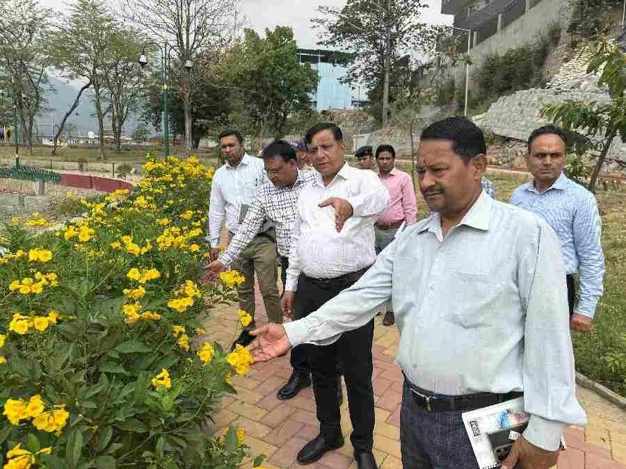 सिटी पार्क में साइकिल ट्रैक बनकर तैयार, एमडीडीए उपाध्यक्ष ने प्राधिकरण की विभिन्न योजनाओं की अद्यतन स्थिति का लिया जायजा