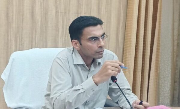 डीएम सविन बंसल ने ईरान और इजराइल मे फसें उत्तराखंड के लोगो को लेकर जारी किए ये नंबर..