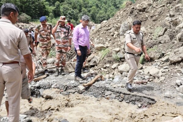 मुख्यमंत्री धामी के निर्देश पर थराली में तेज किए गए आपदा राहत कार्य, डीएम ने किया स्थलीय निरीक्षण, एक लड़की की मौत, एक लापता