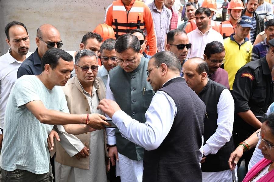 मुख्यमंत्री धामी ने जनपद की बड़कोट तहसील के स्यानाचट्टी में आपदा प्रभावित क्षेत्र का किया स्थलीय निरीक्षण, सीएम ने प्रभावितों से मिल कर सुनी समस्याएं, प्रभावितों को हर संभव सहायता दिए जाने का दिया आश्वाशन