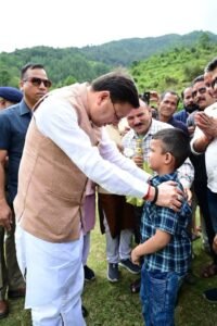 थराली आपदा : कुलसारी में आपदा प्रभावितों से मिले सीएम धामी