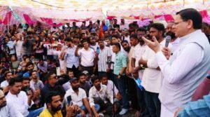 धरना स्थल पर अभिभावक की तरह पहुंचे सीएम धामी-युवाओं को दिया भरोसा, भर्ती प्रकरण की होगी CBI जांच, मुकदमें भी होंगे वापस