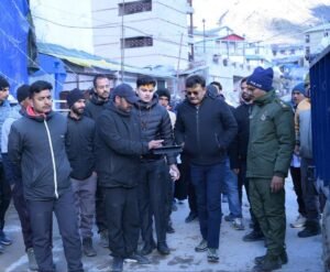 मुख्य सचिव आनन्द बर्द्धन ने केदारनाथ यात्रा व्यवस्थाओं का लिया जायजा, पुनर्निर्माण कार्यों और यात्रियों की सुविधाओं का किया निरीक्षण