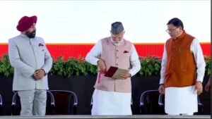 कचरा इधर-उधर नहीं, पीएम मोदी ने स्वच्छता का दिया बड़ा संदेश