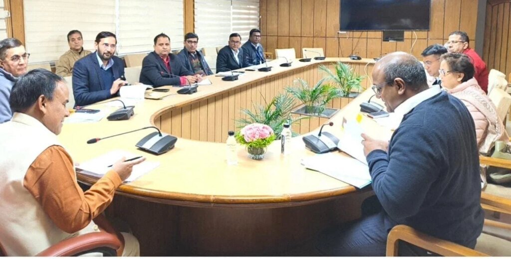 आर्थिक रूप से सक्षम हों पैक्स समितियां: डॉ. धन सिंह रावत