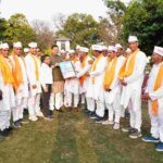 मुख्यमंत्री पुष्कर सिंह धामी को मुख्यमंत्री आवास में चम्पावत से आए होल्यारों ने दी होली की शुभकामनाएं