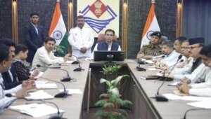 डीएम सविन बसंल की जनमानस से अपील – अफवाहों में आकर पैनिक न करें, गैस से सम्बन्धित शिकायत कन्ट्रोलरूम में कराएं दर्ज