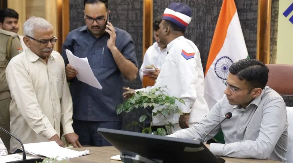 डीएम जनदर्शन: न्याय, शिक्षा, स्वास्थ्य उपचार, रोजगार से लेकर बिल एवं ऋणमाफी तक एक छत के नीचे मौके पर ही