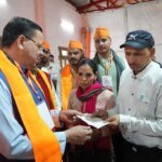 सीएम धामी ने दिवंगत सोमेंद्र सिंह बोहरा के परिजनों को सौंपी ₹10 लाख की सहायता राशि
