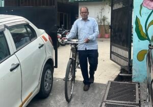 उत्तराखंड सूचना निदेशालय में कार्यरत रईस अहमद का हर दिन “नो  व्हीकल डे ” साईकिल उनके जीवन का अहम हिस्सा !