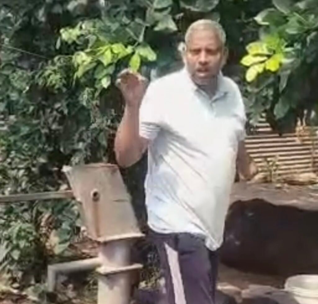 सरकारी हैंडपंप को दबंग ने बना लिया बंधक, पीड़ित पक्ष को नहीं भरने दिया पानी, पीड़ित ने पुलिस से लगाई गुहार !