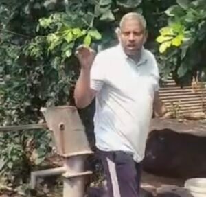 सरकारी हैंडपंप को दबंग ने बना लिया बंधक, पीड़ित पक्ष को नहीं भरने दिया पानी, पीड़ित ने पुलिस से लगाई गुहार !