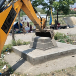 अवैध मज़ार पर चला जिला प्रशासन का बुल्डोजर, सरकारी भूमि पर बना था मज़ार !
