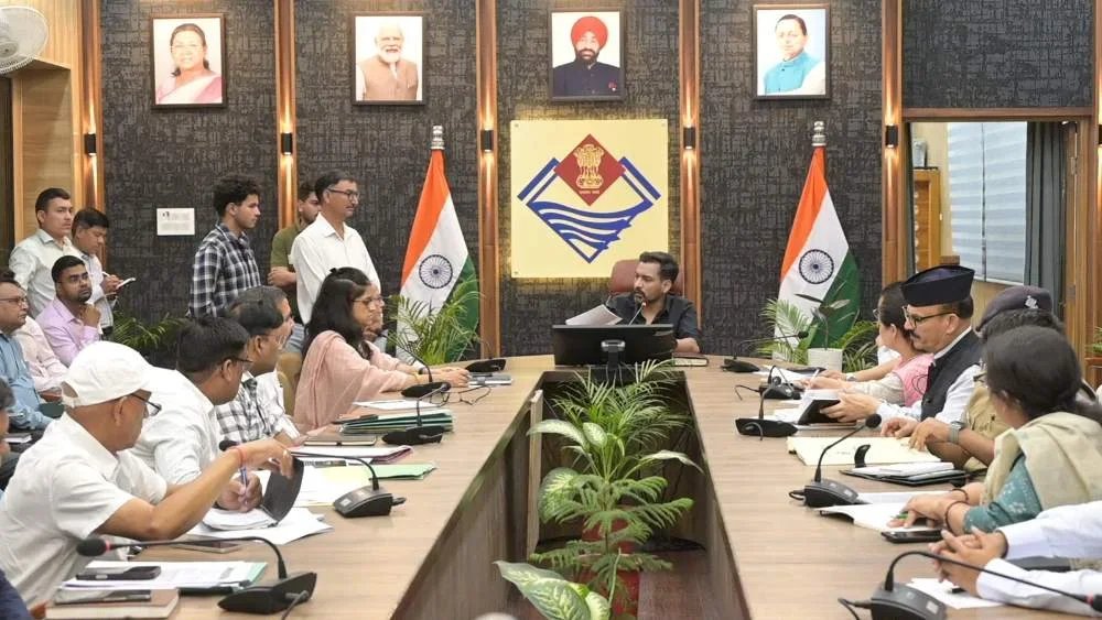 हर सोमवार होगा ‘समाधान दिवस’, जनता की हर शिकायत की होगी ऑनलाइन ट्रैकिंग : डीएम आशीष चौहान