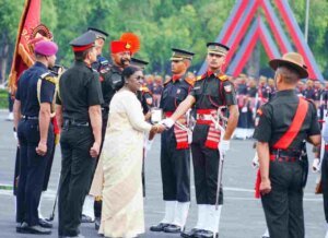 राष्ट्रपति द्रौपदी मुर्मू की उपस्थिति IMA पासिंग आउट परेड, भारतीय सेना को मिले 481अफसर, 9 महिला कैडेटों ने भी रचा इतिहास