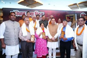 संविधान हत्या दिवस के अवसर पर आयोजित कार्यक्रम में शामिल हुए CM धामी, आपातकाल को बताया काला अध्याय