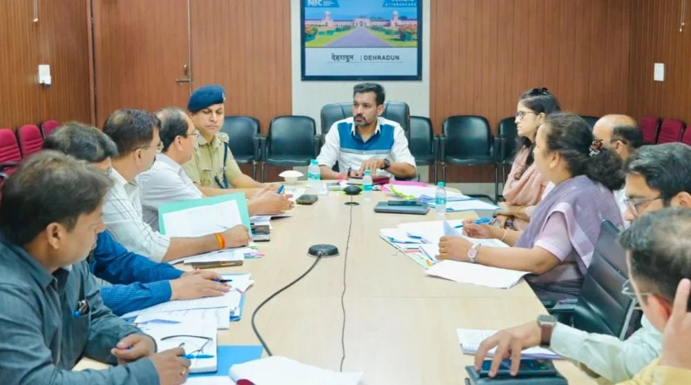 नशे के सौदागरों पर कसेगा शिकंजाः हॉटस्पॉट क्षेत्रों का जीआईएस विश्लेषण कर होगी सर्जिकल स्ट्राइक; ड्रग्स के खिलाफ जीरो टॉलरेंसः हर युवा का भविष्य बचाना हमारी प्राथमिकता – डीएम