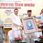 राष्ट्रीय हथकरघा दिवस पर मुख्यमंत्री धामी ने उत्कृष्ट बुनकरों और हस्तशिल्प कारीगरों को किया सम्मानित