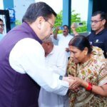 मुख्यमंत्री धामी ने 15 अगस्त की पूर्व संध्या पर शहीद अमित कुमार अणथ्वाल के परिजनों से की भेंट, किया सम्मानित