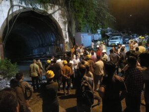 टनल में मलबा-पानी भरने से मचा हड़कंप, कुल 22 व्यक्तियों के फंसने की सूचना, 16 लोगों का हुआ रेस्क्यू