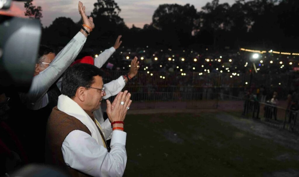 मुख्यमंत्री पुष्कर सिंह धामी बन्नू बिरादरी द्वारा परेड ग्राउंड, देहरादून में आयोजित दशहरा महोत्सव में हुए शामिल