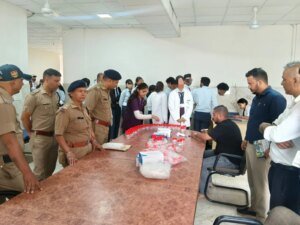 निजी शिक्षण संस्थान में पुलिस व डाक्टरों की संयुक्त टीम का औचक निरीक्षण, रेन्डमली 115 छात्र/छात्राओं का ड्रग्स किट से किया मेडिकल टेस्ट