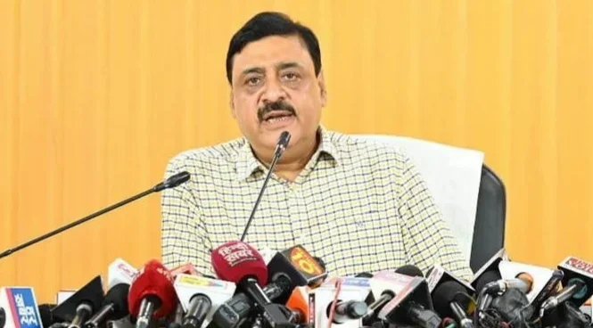 ग्लोबल इन्वेस्टर समिट पर भ्रामक खबरों को सचिव उद्योग विनय शंकर पांडे ने किया खारिज; ₹1.01 लाख करोड़ से अधिक के निवेश की ग्राउंडिंग, ₹24 हजार करोड़ के नए निवेश की तैयारी